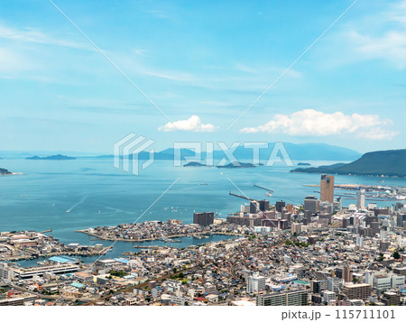 瀬戸内海の見える風景 香川県高松市の街並み 115711101