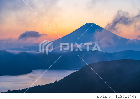 【神奈川県】箱根から、梅雨の晴れ間の富士山 夕景 【神奈川県】箱根から、梅雨の晴れ間の富士山 夕景 115711448