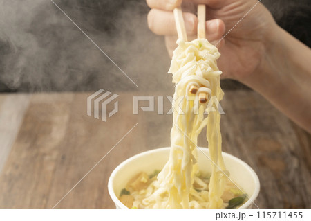 カップ麺 きつねうどん 箸あげ カップ麺 きつねうどん 箸あげ 115711455