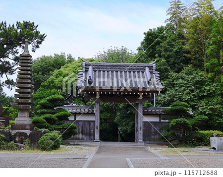 藤原業平が創建した宝珠寺、観音堂の山門 115712688