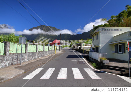 フランス海外県レユニオン島 世界自然遺産のサラジー圏谷の村マールアヴィエイユプラスの景色 フランス海外県レユニオン島 世界自然遺産のサラジー圏谷の村マールアヴィエイユプラスの景色 115714182