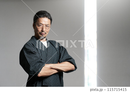 作務衣を着た男性 シニア 職人 イメージ 作務衣を着た男性 シニア 職人 イメージ 115715415