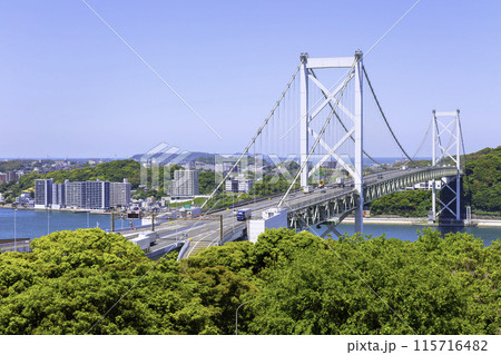 本州と九州を繋ぐ関門橋 本州と九州を繋ぐ関門橋 115716482