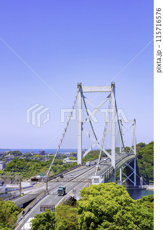 本州と九州を繋ぐ関門橋　 115716576