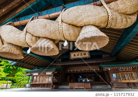 出雲大社 神楽殿の大しめ縄 出雲大社 神楽殿の大しめ縄 115717932