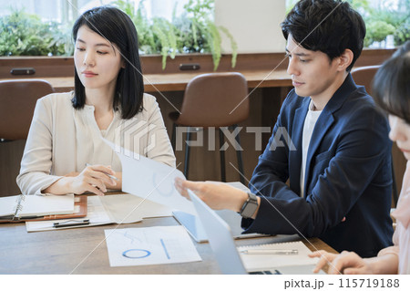 ミーティング ビジネス 考える ミーティング ビジネス 考える 115719188