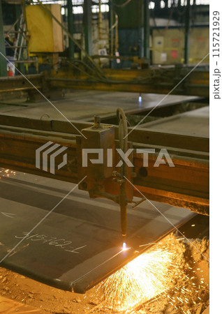 Gas cutting of the hot metal plate Gas cutting of the hot metal plate 115721929