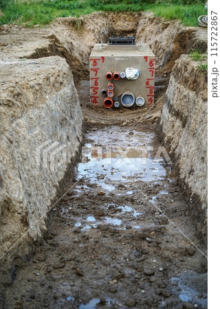 ケーブル　電線共同溝　埋設工事 115722867