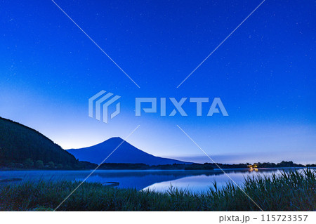 【静岡県】星空の田貫湖、富士山 115723357