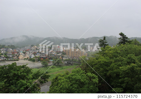 雨雲に包まれた青梅の街並み 雨雲に包まれた青梅の街並み 115724370