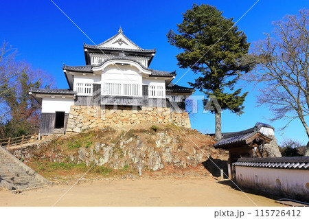【岡山県】備中松山城（現存天守） 115726412