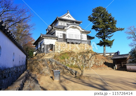 【岡山県】備中松山城（現存天守） 115726414