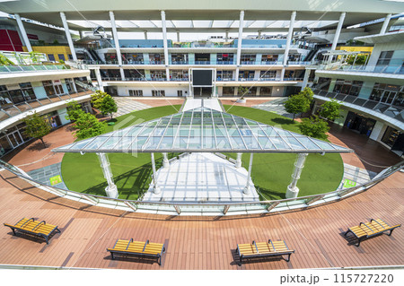 川崎市の都市景観　ラゾーナ川崎プラザの中央広場　俯瞰【神奈川県】 115727220