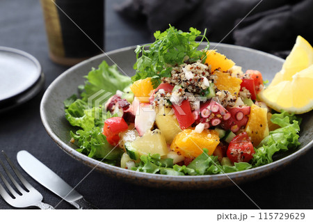 たことフルーツとキヌアの爽やか夏のセビーチェ　マリネサラダ 115729629