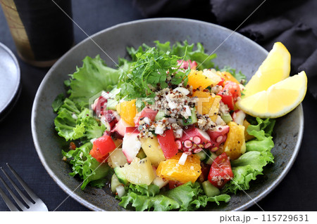 たことフルーツとキヌアの爽やか夏のセビーチェ　マリネサラダ 115729631