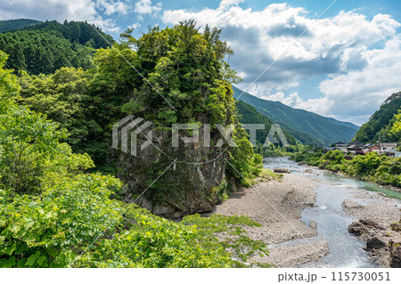 岩倉神社の粟生の巌 115730051