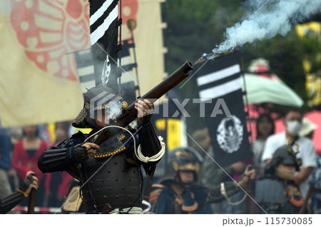 岡山城鉄砲隊　古式砲術演武　明石公園　時のウィーク 115730085