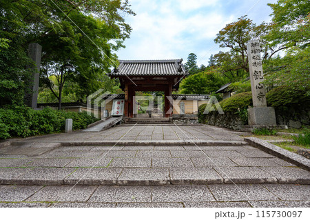 観心寺の山門 115730097