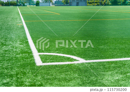 ラインのあるサッカーグラウンド 115730200