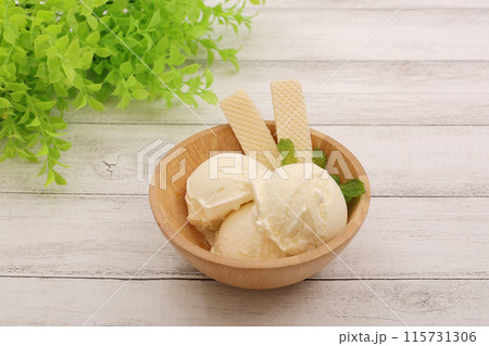 バニラアイス 115731306