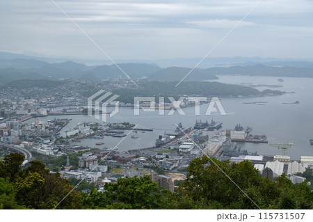 弓張岳展望台から見た佐世保市街地の眺望 115731507