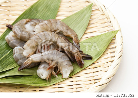 白背景にバナメイエビ 115733352