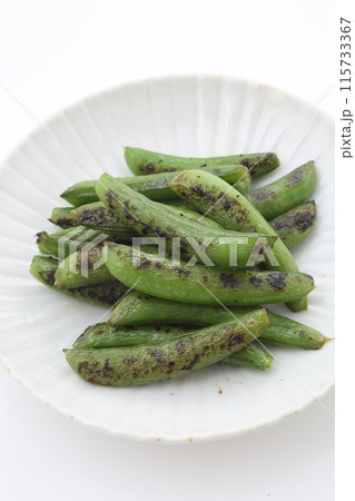 焼きナップエンドウ白しのぎ皿俯瞰アップ 115733367
