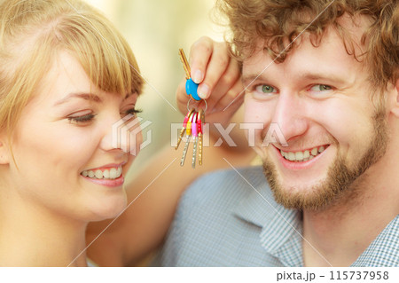 Couple showing their new house keys 115737958