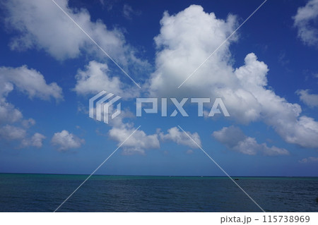 夏の風景、海に浮かぶ雲 夏の風景、海に浮かぶ雲 115738969
