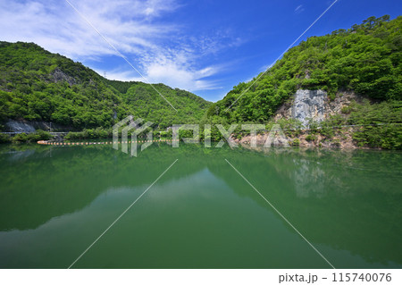 生野ダム  ダムサイトから見た銀山湖の眺め（兵庫県朝来市生野町） 115740076