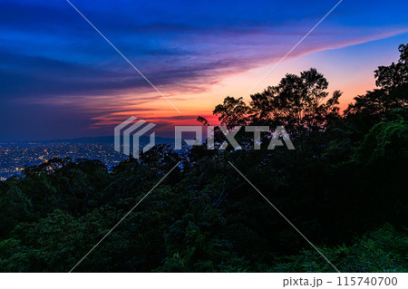 奈良大阪府県境信貴生駒スカイライン海抜600m展望台夕景 標準ズームレンズ 薄くなっていく夕焼け② 奈良大阪府県境信貴生駒スカイライン海抜600m展望台夕景 標準ズームレンズ 薄くなっていく夕焼け② 115740700