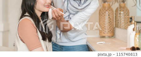 ヘアメイク・メイクアップアーティストからメイクされる女優・モデル・タレント・アイドルの女性 115740813