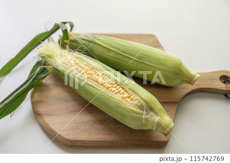 朝取れトウモロコシ 115742769