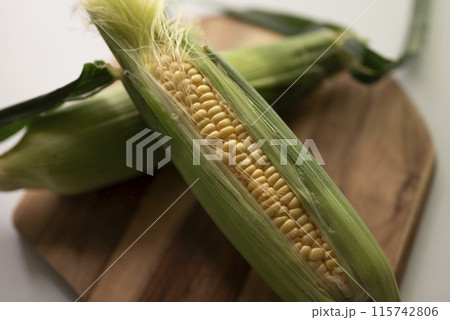 朝取れトウモロコシ 115742806