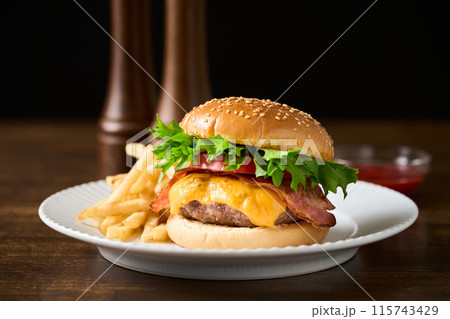 ハンバーガー 115743429