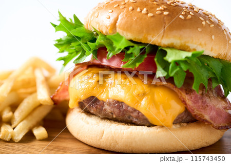ハンバーガー 115743450
