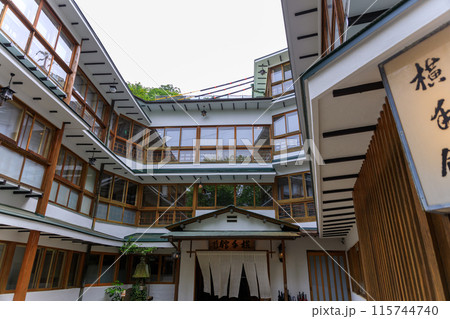 平日の伊香保石段街の風景 115744740