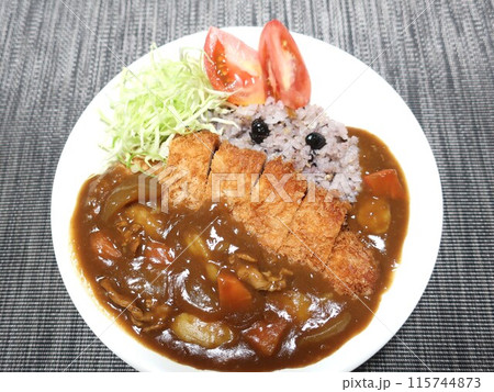 雑穀ご飯とカツカレーのおいしいワンプレート 115744873