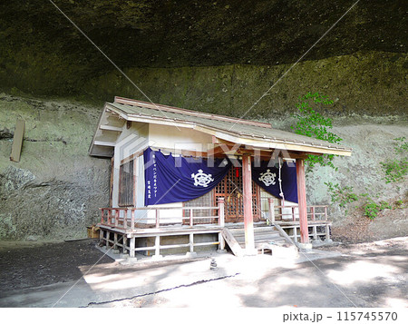 棚下不動の滝　不動堂奥院 115745570