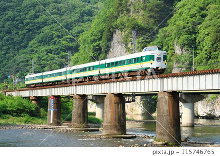 【JR西日本】381系「やくも」〜緑やくも〜と高梁川(伯備線:方谷〜井倉・第七高梁川橋梁) 【JR西日本】381系「やくも」〜緑やくも〜と高梁川(伯備線:方谷〜井倉・第七高梁川橋梁) 115746765