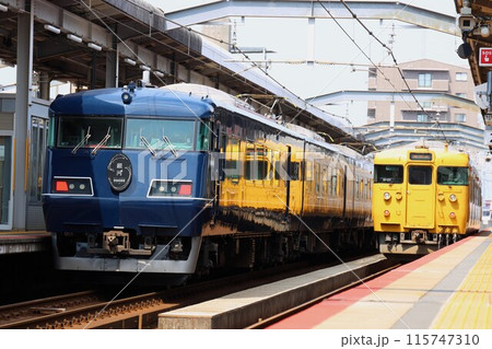 JR西日本】117系7000番台「WEST EXPRESS 銀河」と115系（山陰本線 