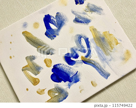 100均で揃えた画材で描いた子供の絵 100均で揃えた画材で描いた子供の絵 115749422