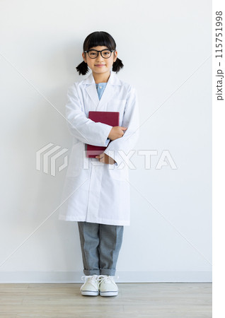 白衣の女の子 115751998