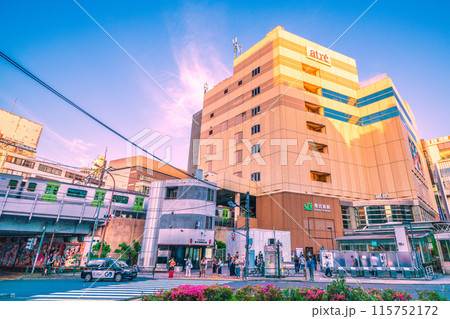 日本の東京都市景観　恵比寿駅や山手線などを望む＝5月5日 115752172