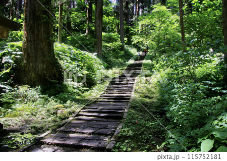 継子坂・羽黒山(山形県・鶴岡市) 継子坂・羽黒山(山形県・鶴岡市) 115752181