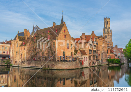 ベルギー　ブルージュ　ダイフェル運河　早朝 115752641