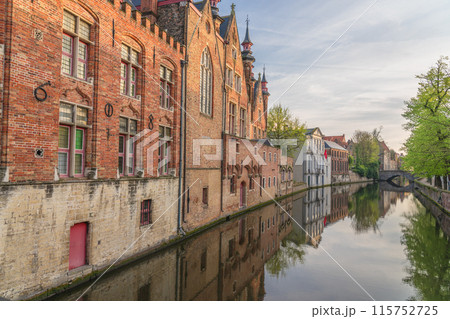 ベルギー ブルージュ 運河 街並み ベルギー ブルージュ 運河 街並み 115752725
