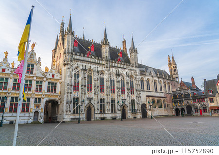 ベルギー ブルージュ ブルッヘ市庁舎 早朝 ベルギー ブルージュ ブルッヘ市庁舎 早朝 115752890