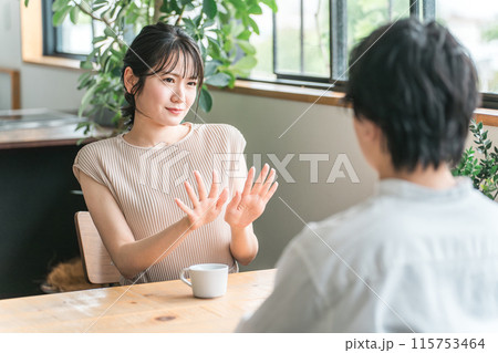 デートでカフェ・飲食店・レストランに来た女性(断る・拒否) デートでカフェ・飲食店・レストランに来た女性(断る・拒否) 115753464