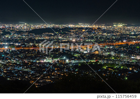 油山片江展望台から見る福岡市の夜景 油山片江展望台から見る福岡市の夜景 115756459